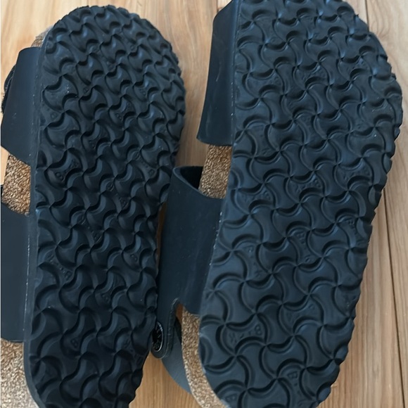 Boys Birkenstock sandals size 1 - Picture 3 of 3